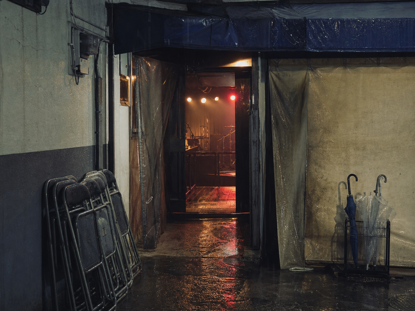 『雨の日の拍手は、屋根の下で少し近い』に残した、人物のいない小物や風景の観測写真。